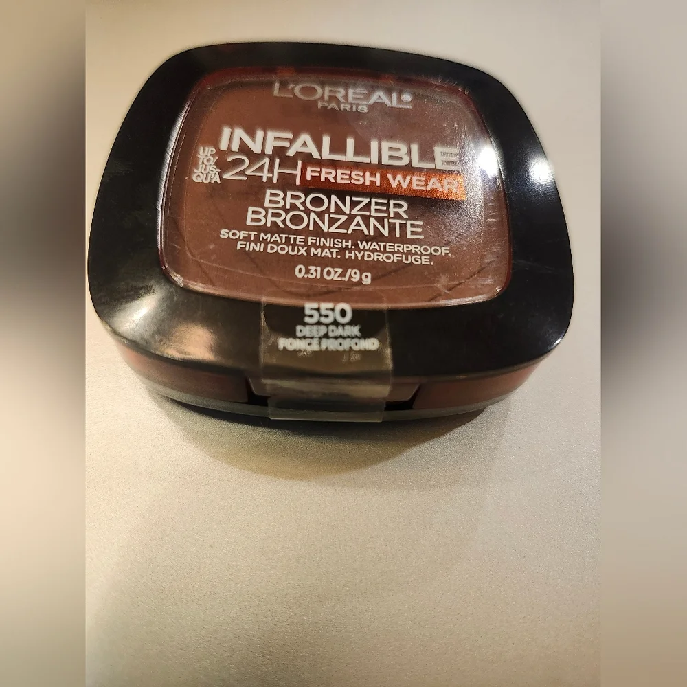 L'Oréal Paris Infallible Up to 24H Fresh Wear Soft Matte Bronzer in 550Deep Dark